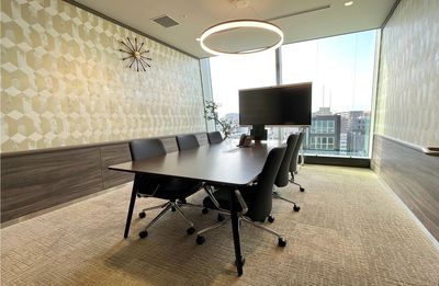 Regus 会議室｜高速Wi-Fi完備の落ち着いたビジネス空間 - リージャス会議室 Signature 福岡大名ガーデンシティ