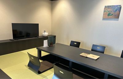 Regus 会議室｜高速Wi-Fi完備の落ち着いたビジネス空間 - リージャス会議室 Signature 福岡大名ガーデンシティ