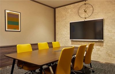 Regus 会議室｜高速Wi-Fi完備の落ち着いたビジネス空間 - リージャス会議室 Signature 福岡大名ガーデンシティ