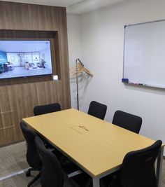 Regus 会議室｜高速Wi-Fi完備の落ち着いたビジネス空間 - リージャス会議室 高松