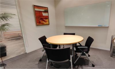 Regus 会議室｜高速Wi-Fi完備の落ち着いたビジネス空間 - リージャス会議室 丸の内パシフィックセンチュリープレイ