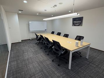 Regus 会議室｜高速Wi-Fi完備の落ち着いたビジネス空間 - リージャス会議室 オープンオフィス大阪平野町