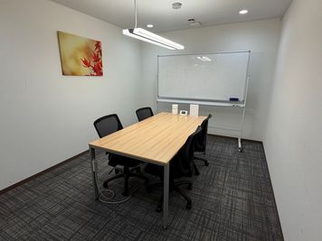 Regus 会議室｜高速Wi-Fi完備の落ち着いたビジネス空間 - リージャス会議室 オープンオフィス大阪平野町