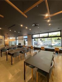 Regus 会議室｜高速Wi-Fi完備の落ち着いたビジネス空間 - リージャス会議室 SPACES大手町ビル