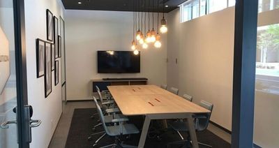 Regus 会議室｜高速Wi-Fi完備の落ち着いたビジネス空間 - リージャス会議室 SPACES大手町ビル