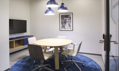 Regus 会議室｜高速Wi-Fi完備の落ち着いたビジネス空間 - リージャス会議室 SPACES大手町ビル