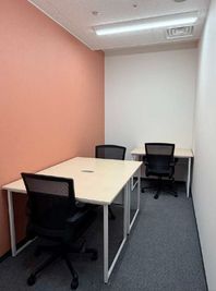 Regus 会議室｜高速Wi-Fi完備の落ち着いたビジネス空間 - リージャス会議室 オープンオフィス大阪福島