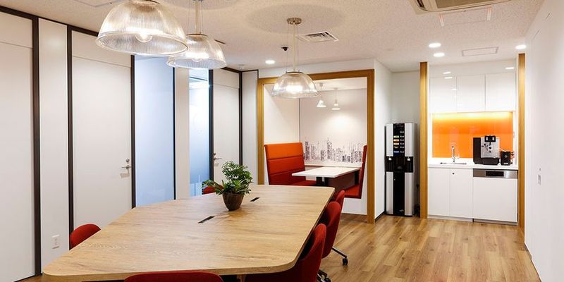 CM 112 - リージャス会議室 町田駅前