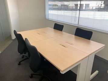 Regus 会議室｜高速Wi-Fi完備の落ち着いたビジネス空間 - リージャス会議室 パシフィックマークス西梅田