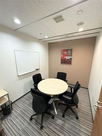 Regus 会議室｜高速Wi-Fi完備の落ち着いたビジネス空間 - リージャス会議室 梅田阪急グランドビル
