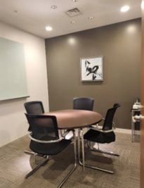 Regus 会議室|高速Wi-Fi完備の落ち着いたビジネス空間 - Regus 横浜スカイビル:YOKOHAMA, Sky Building