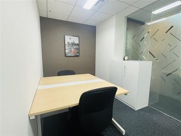 Regus 会議室｜高速Wi-Fi完備の落ち着いたビジネス空間 - リージャス会議室 札幌北ビル