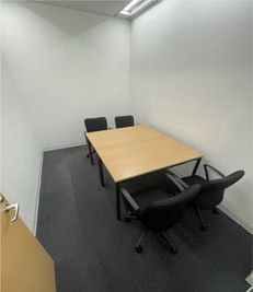 Regus 会議室｜高速Wi-Fi完備の落ち着いたビジネス空間 - リージャス会議室 横浜ランドマークタワー