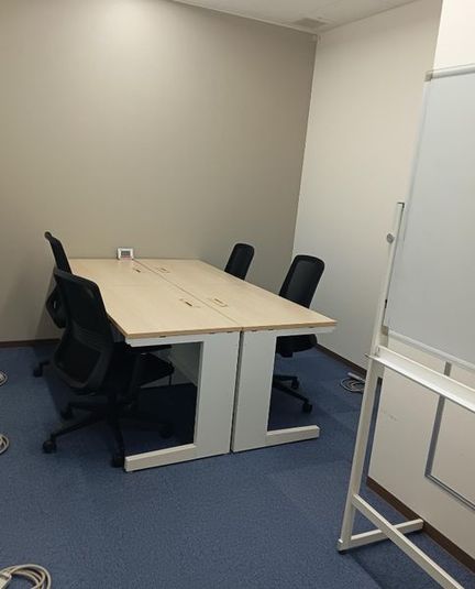 CM 742 - リージャス会議室 オープンオフィス横浜金港町