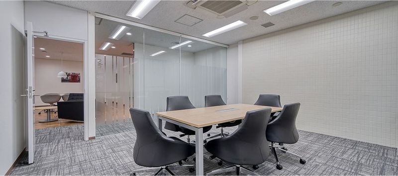 リージャス会議室 オープンオフィス横浜金港町 KINKOの室内の写真