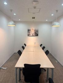 Regus 会議室｜高速Wi-Fi完備の落ち着いたビジネス空間 - オープンオフィス京都烏丸:KYOTO, Karasuma (Open Office)