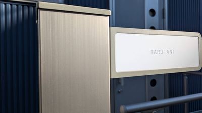 この表札が目印です。チャイムを鳴らして下さい。 - アトリエ「Atelier-T」(大宮・三橋) 木工・塗装・撮影 OK の制作アトリエの入口の写真