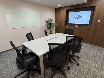 Regus 会議室｜高速Wi-Fi完備の落ち着いたビジネス空間 - リージャス会議室 富山電気ビルディング