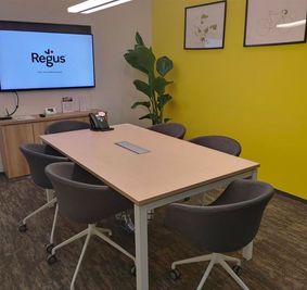 Regus 会議室｜高速Wi-Fi完備の落ち着いたビジネス空間 - リージャス会議室 静岡葵タワー