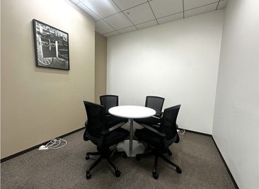 Regus 会議室｜高速Wi-Fi完備の落ち着いたビジネス空間 - リージャス会議室 広小路ガーデンアベニュー