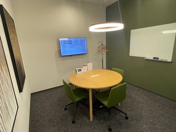 Regus 会議室|高速Wi-Fi完備の落ち着いたビジネス空間 - リージャス会議室 博多駅博多口