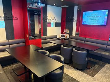《15～20名用》【会議・打ち合わせに最適👩‍💻】電源/Wi-Fi完備/ソフトドリンク飲み放題付き☕️の完全個室！ - カラオケビッグエコー 野田阪神駅前店