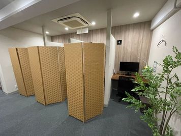 半個室風景 - いいオフィス三鷹 by LHK 1名半個室（Room4）の室内の写真