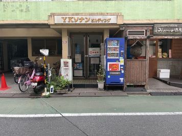 YKソナンビル入り口 - いいオフィス三鷹 by LHK 1名半個室（Room4）の入口の写真