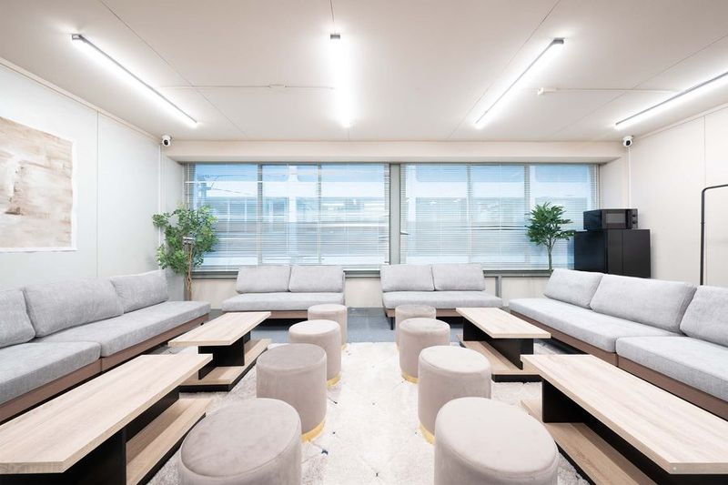 レンタルスペース - YOYO新橋会議/セミナー/研修/懇親会/二次会/打ち合わせ