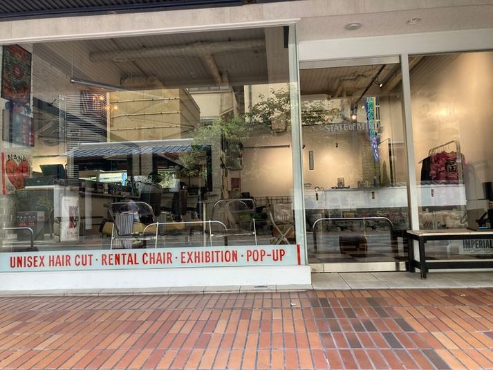 “RIGHT CHAIR” 壁側の席 - STATE OF MIND