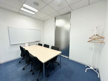 Regus 会議室｜高速Wi-Fi完備の落ち着いたビジネス空間 - リージャス会議室 オープンオフィス名古屋伏見