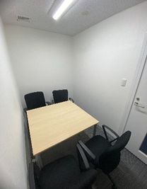 リージャス会議室 新横浜　Wise Next CM 410の室内の写真