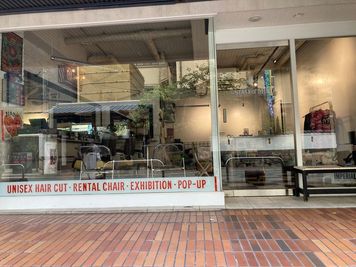 福岡市中央区大名1-9-45 1F - STATE OF MIND “LEFT CHAIR” 窓側の席の外観の写真