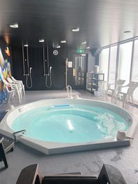 バイブラの大きな水風呂完備。お水はもちろん、冬場はHOTドリンクもご用意しております。 - CRED SPA SAUNA　SLOW ART CENTER　 【男女で利用可能】大型サウナの貸切利用の室内の写真