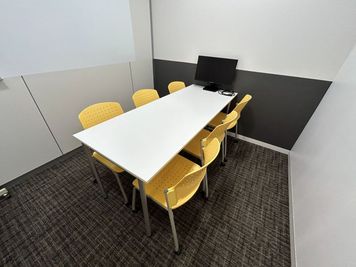 名古屋会議室 プライムセントラルタワー名古屋駅前店 第13会議室の室内の写真