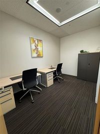 Regus オフィススペース（個室）｜落ち着いた環境で使える独立型ワークスペース - リージャス会議室 幕張