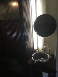 コロナ対策にペーパータオルと薬用ハンドソープが備え付け。 - タイ古式サロン、サバーイカーイ名駅東店 サロンスペースの設備の写真