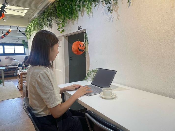 おしゃれで広々したドッグカフェをオフィスに（オープンスペース） - 212coffee