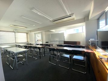会議室　教室　レンタルスペース 会議室　教室　サロンスペースの室内の写真