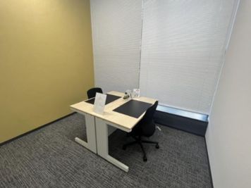 Regus コワーキングデスク｜信頼ある環境で使える開放的なワークスペース - リージャス会議室 幕張