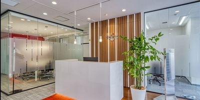 リージャス会議室 松山市駅前 オフィススペース（個室）の入口の写真