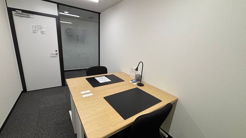 リージャス会議室 小倉駅前 オフィススペース（個室）の室内の写真