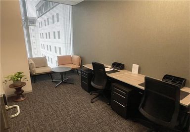 Regus オフィススペース（個室）｜落ち着いた環境で使える独立型ワークスペース - リージャス会議室 Signature 福岡大名ガーデンシティ