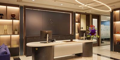 リージャス会議室 Signature 福岡大名ガーデンシティ オフィススペース（個室）の入口の写真