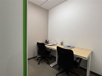 Regus オフィススペース（個室）｜落ち着いた環境で使える独立型ワークスペース - リージャス会議室 福岡天神南