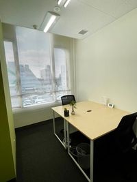 Regus オフィススペース（個室）｜落ち着いた環境で使える独立型ワークスペース - リージャス会議室 八戸Vianova