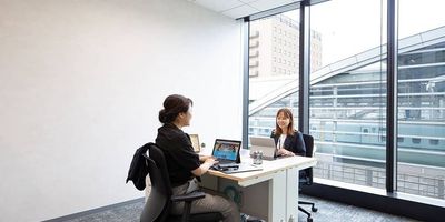 リージャス会議室 鹿児島中央駅前 オフィススペース（個室）の室内の写真