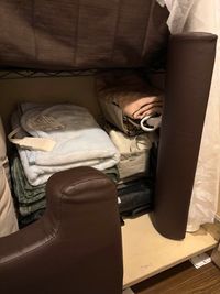 大きなクローゼットの1番下に、ヒートマット胸当て、ベッドシーツなどがあります。 - Takanakkoレンタルサロン Takanakkoレンタルサロン池袋店の設備の写真
