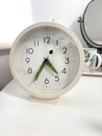 お部屋には時計もございます。 - レンタルスペース　エルマール 【一軒家のレンタルサロン】閑静な高級住宅街の落ち着いた贅沢空間の室内の写真