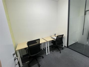 Regus オフィススペース（個室）｜落ち着いた環境で使える独立型ワークスペース - リージャス会議室 博多駅博多口